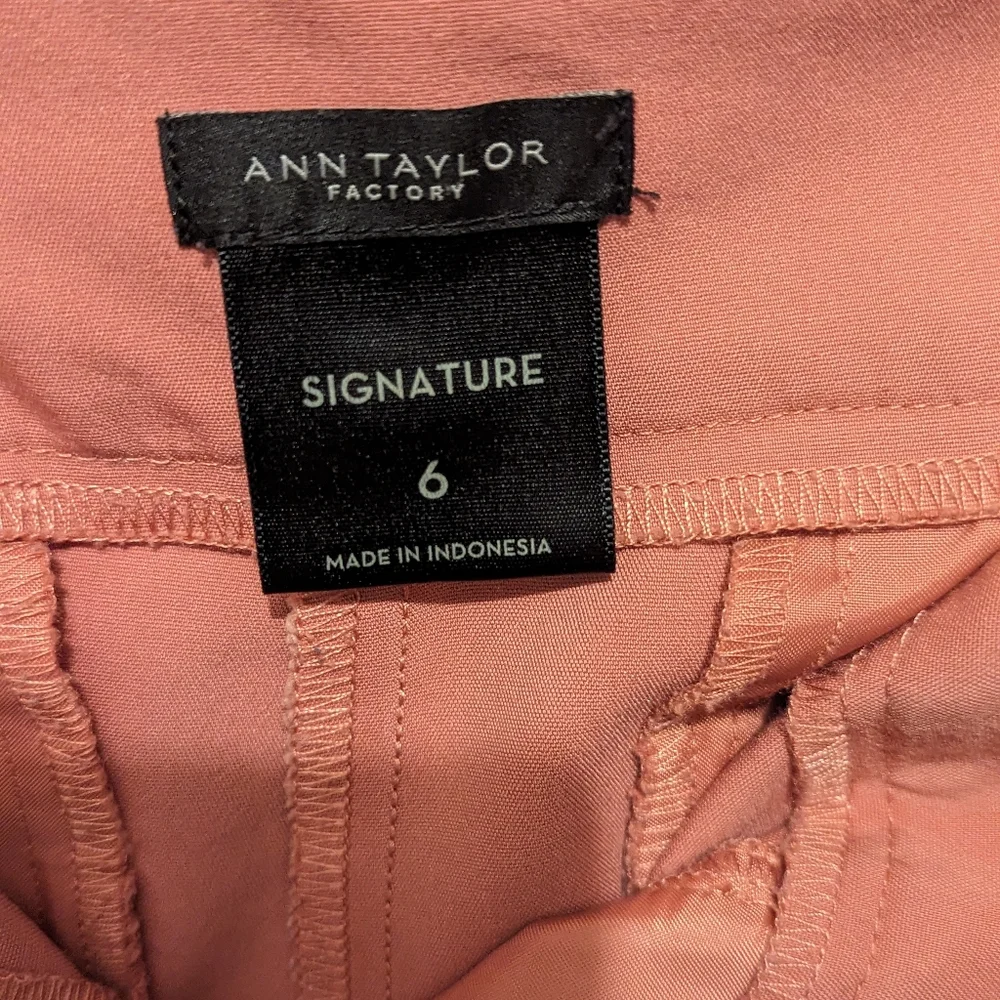 Ann Taylor Factory Signature Capri Pant - Size 6 - Picture 3 of 4